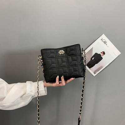 Väike metallist sangaga naiste õlakott - kaks mudelit