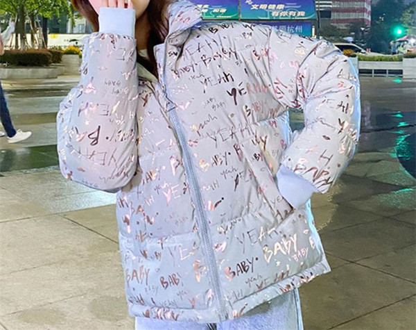 Naiste soe läikiva efektiga jakk