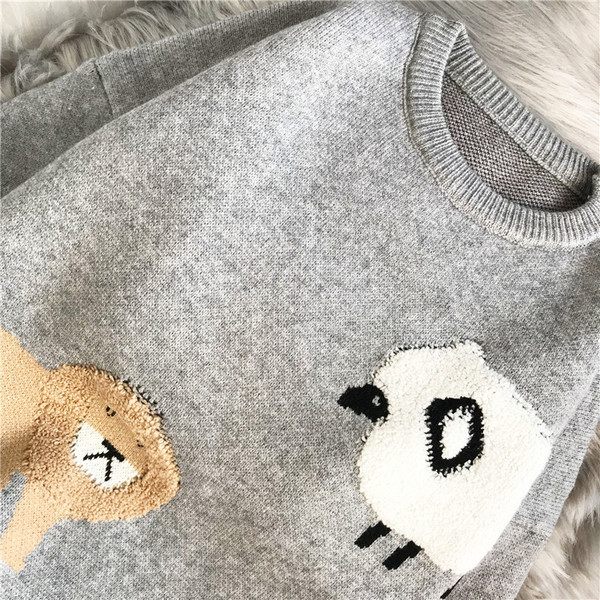 Γυναικείο πουλόβερ νέο μοντέλο - με κεντήματα και οβάλ ντεκολτέ