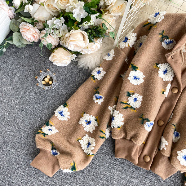 Γυναικείο πουκάμισο με λουλούδια και κουμπιά