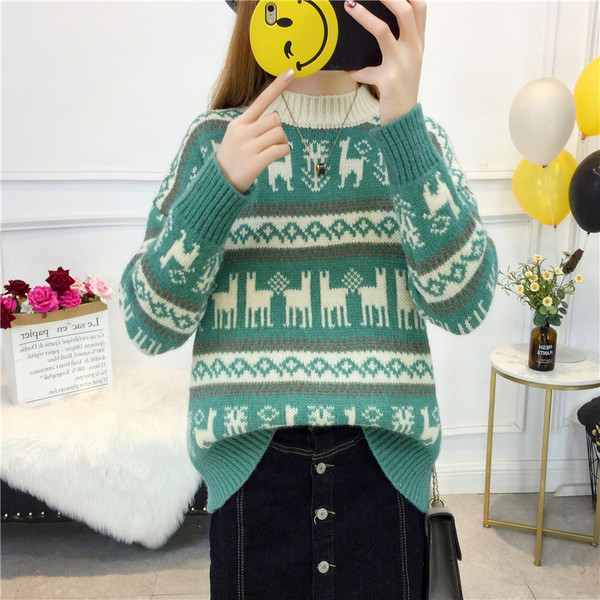 Naiste madala krae ja pikkade varrukatega kootud kampsun