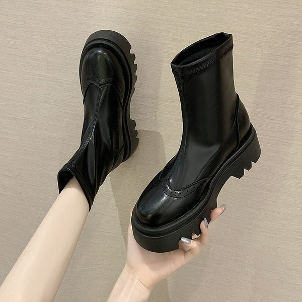 Ženske kožne čizme sa grubim đonom u dvije boje