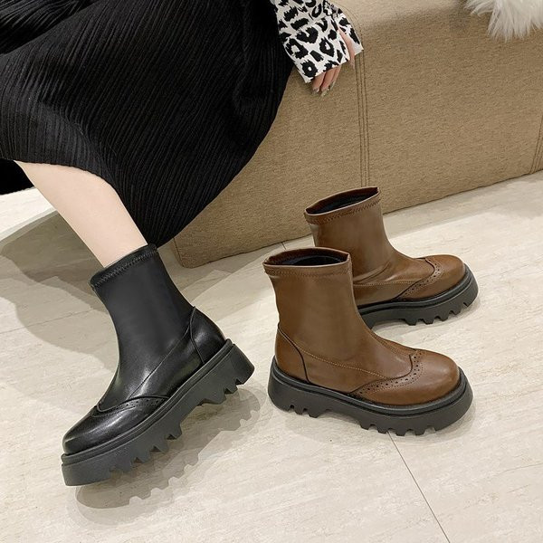 Ženske kožne čizme sa grubim đonom u dvije boje