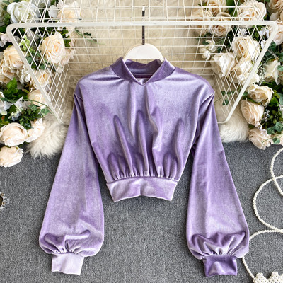 Moderna ženska baršunasta bluza s niskom polo kragnom