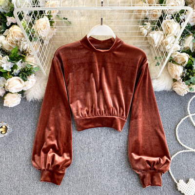 Moderna ženska baršunasta bluza s niskom polo kragnom