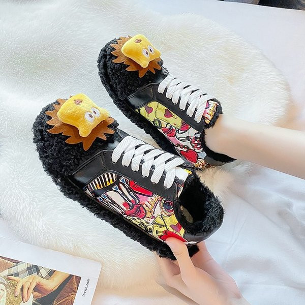 Naiste suletossud värvirakenduse ja 3D-elemendiga