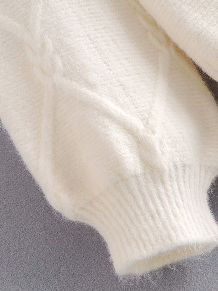 Ležeran džemper s ovalnim izrezom