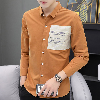 Moodne meeste särk embleemi ja pikkade varrukatega