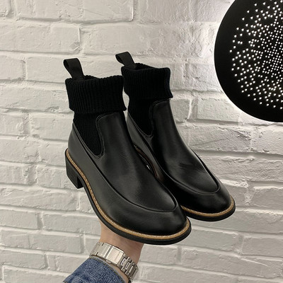 Naiste madala kontsaga saapad – sokitüüpi