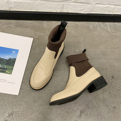 Naiste madala kontsaga saapad – sokitüüpi