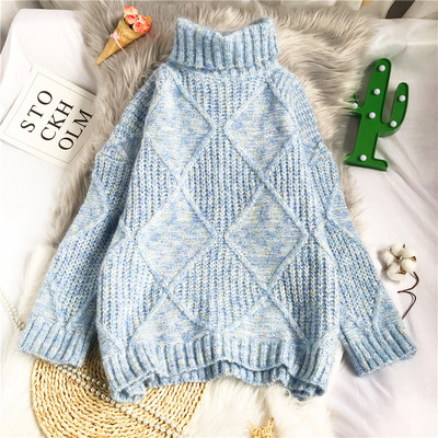 Ležeran ženski pulover - s visokim ovratnikom i dugim rukavima