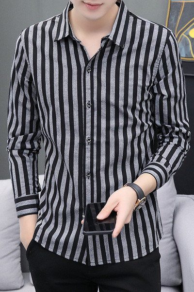 Klassikalise krae ja pikkade varrukatega triibuline meestesärk