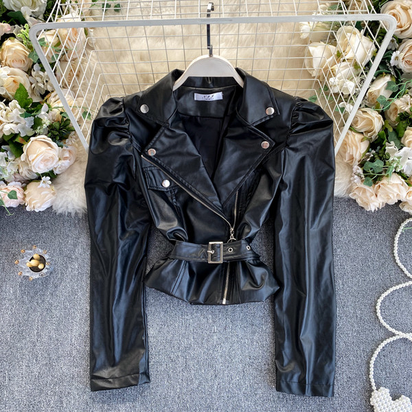 Ženska kožna jakna s remenom i patentnim zatvaračem
