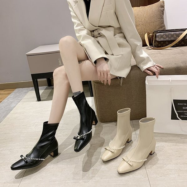 Naiste vabaajasaapad pärlite ja paelaga - ümar mudel