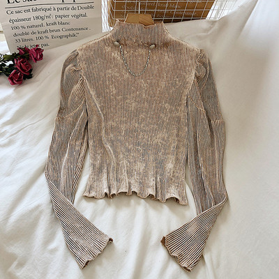 Μοντέρνα γυναικεία μπλούζα με ψηλό γιακά και μακριά μανίκια