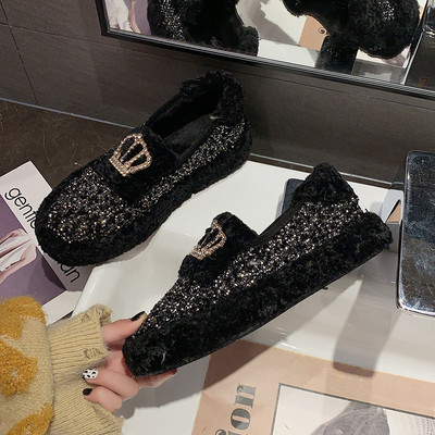 Lameda talla, udusulgede ja läikivate osakestega naiste vabaajajalatsid