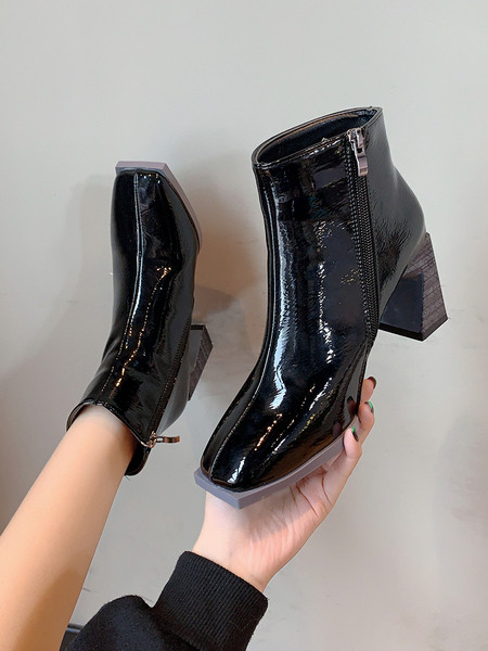 Naiste lakknahast kingad 7 cm kontsaga - musta värvi