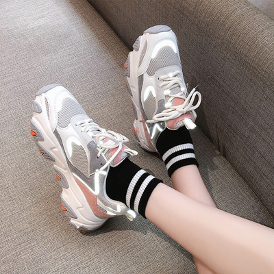 Γυναικεία πάνινα παπούτσια με ψηλά πέλματα και κορδόνια σε λευκό χρωμα