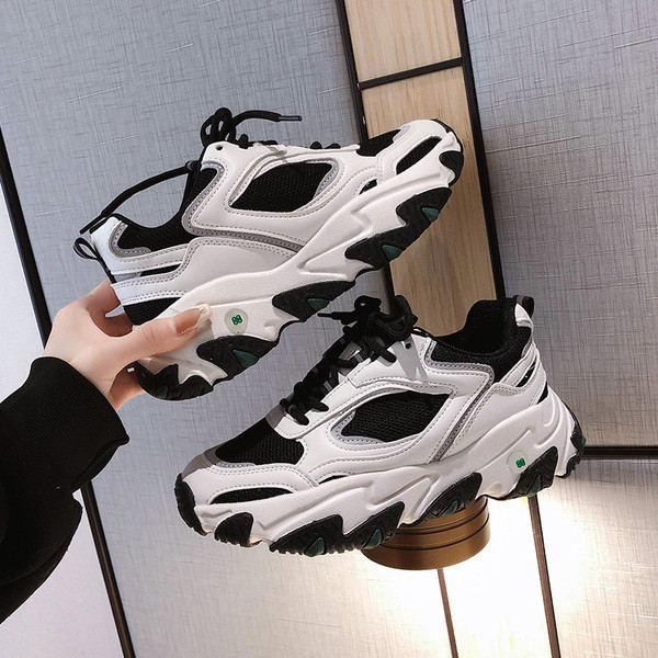 Γυναικεία πάνινα παπούτσια με ψηλά πέλματα και κορδόνια σε λευκό χρωμα