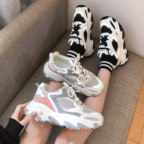 Γυναικεία πάνινα παπούτσια με ψηλά πέλματα και κορδόνια σε λευκό χρωμα