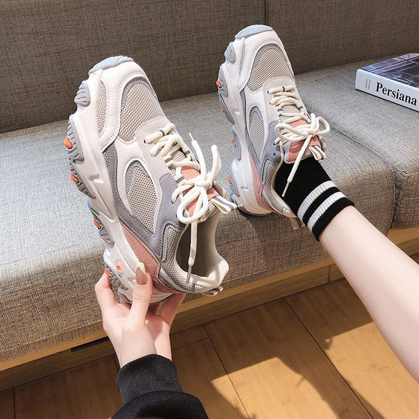 Γυναικεία πάνινα παπούτσια με ψηλά πέλματα και κορδόνια σε λευκό χρωμα