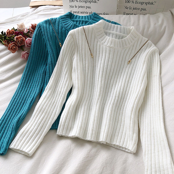 Praegune naiste sviiter lukuga ja madala kraega