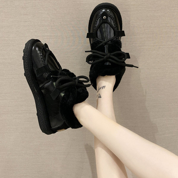 Moteriški laisvalaikio pūkiniai batai plokščiu padu ir raišteliais