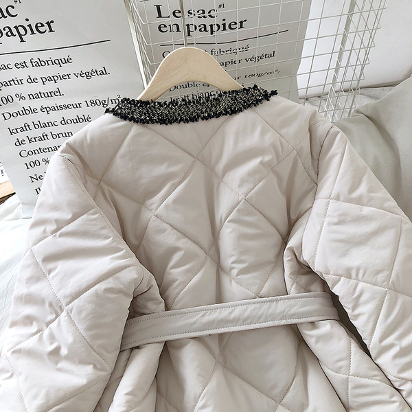 Jachetă lungă de damă de ultimă generație cu centură și nasturi