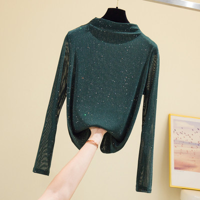 Naiste läikivate osakeste ja kõrge polokraega pluus