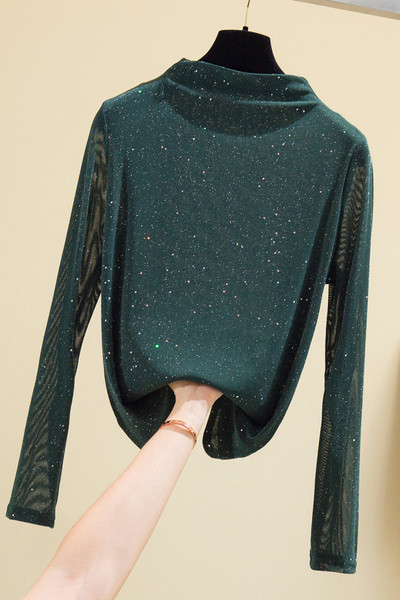 Naiste läikivate osakeste ja kõrge polokraega pluus