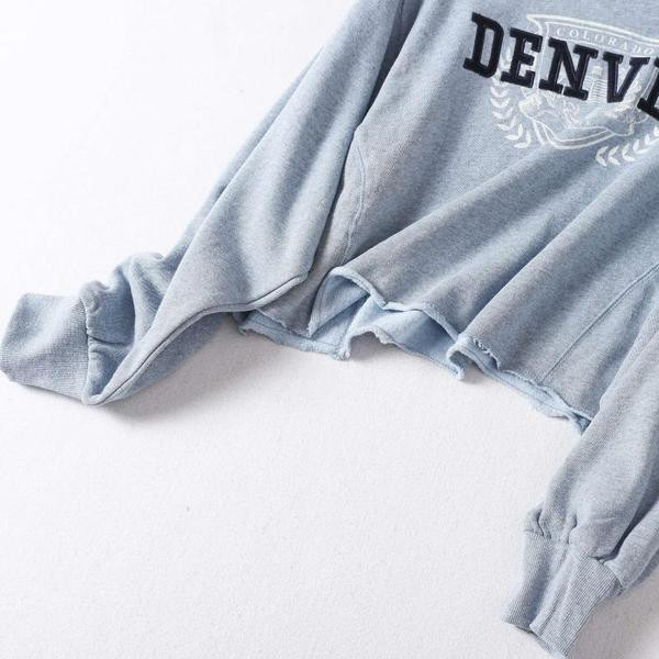 Γυναικεία κοντή μπλούζα με επιγραφή