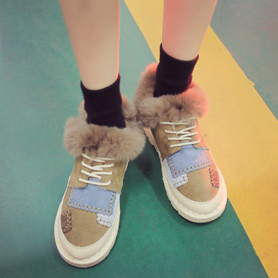 Kolmes värvitoonis sule ja lameda tallaga naiste saapad