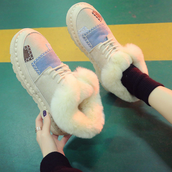 Kolmes värvitoonis sule ja lameda tallaga naiste saapad