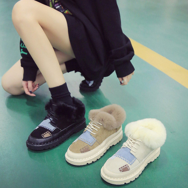 Kolmes värvitoonis sule ja lameda tallaga naiste saapad