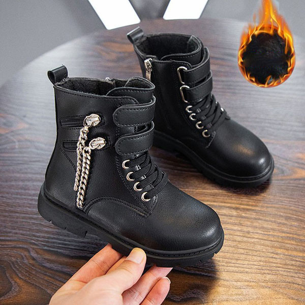 Praegused kleepsude ja lipsudega lastesaapad tüdrukutele