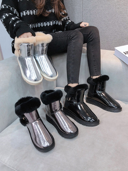 Naiste moodsad udusulgede ja läikiva efektiga saapad