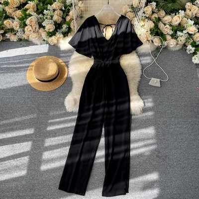 Pikk naiste kombinesoon V-kaelusega ja vöörihmaga