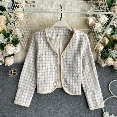 Lühike naiste ruuduline nööpidega mantel