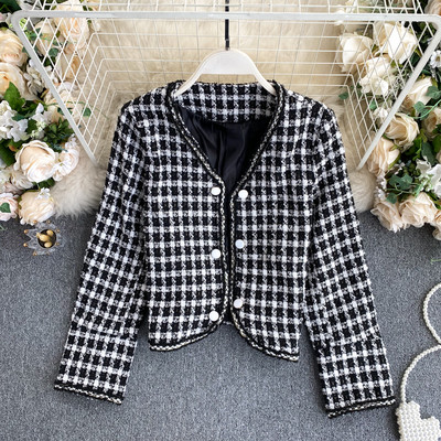 Lühike naiste ruuduline nööpidega mantel