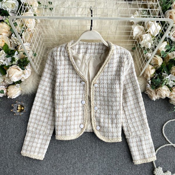 Lühike naiste ruuduline nööpidega mantel