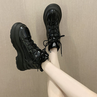 Kareda talla ja paeltega naiste talvesaapad