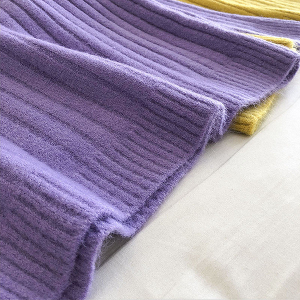 Μονόχρωμο γυναικείο ζιβάνκο με ψηλό γιακά