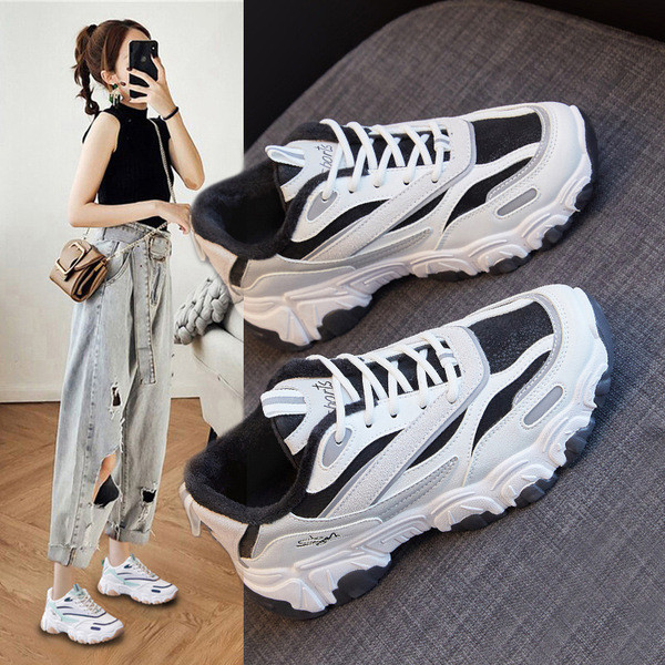 Moodsad krobelise tallaga tossud naistele