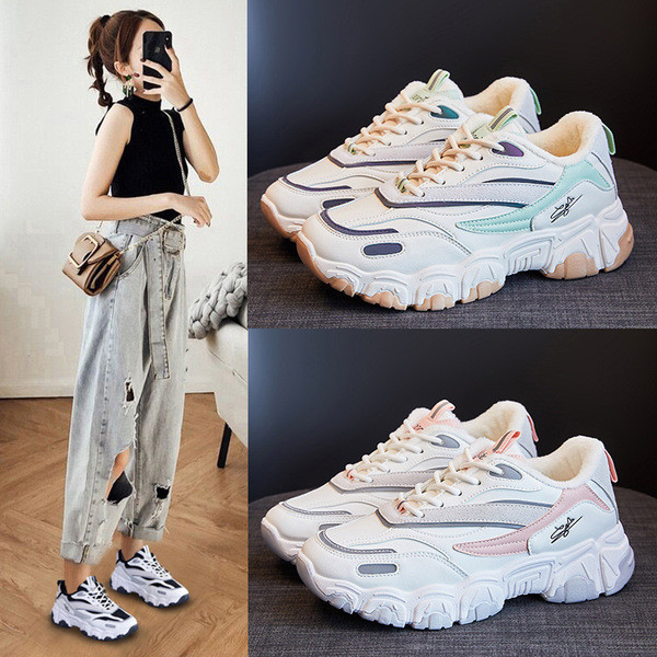 Moodsad krobelise tallaga tossud naistele