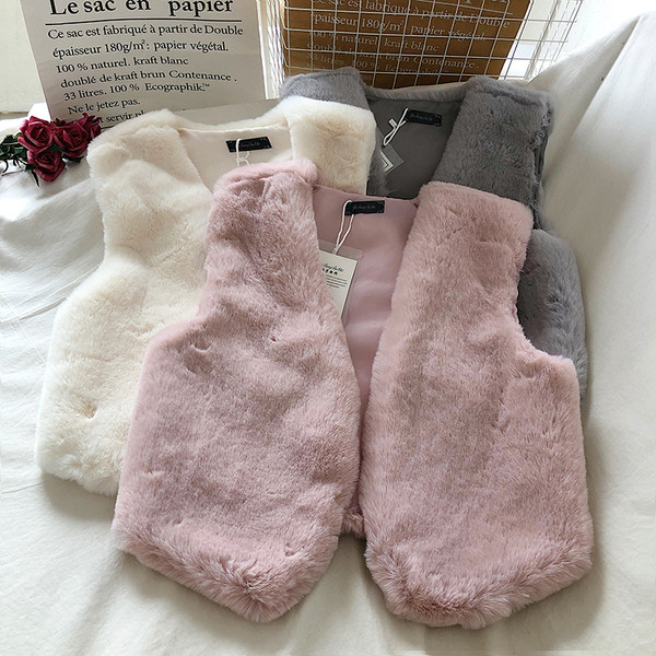 Šiuolaikinė moteriška liemenė V formos iškirpte