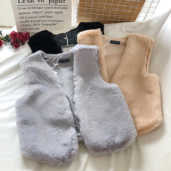 Šiuolaikinė moteriška liemenė V formos iškirpte