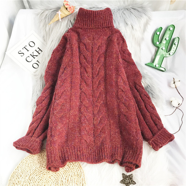 Laisvalaikio moteriškas megztinis aukšta apykakle – platus modelis