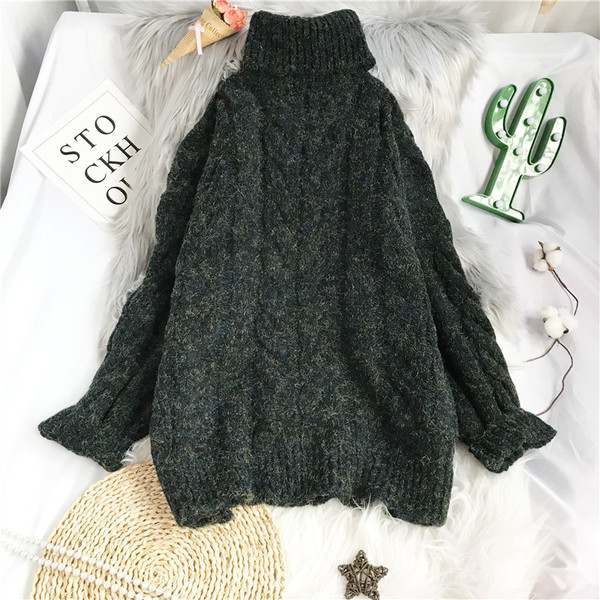 Laisvalaikio moteriškas megztinis aukšta apykakle – platus modelis