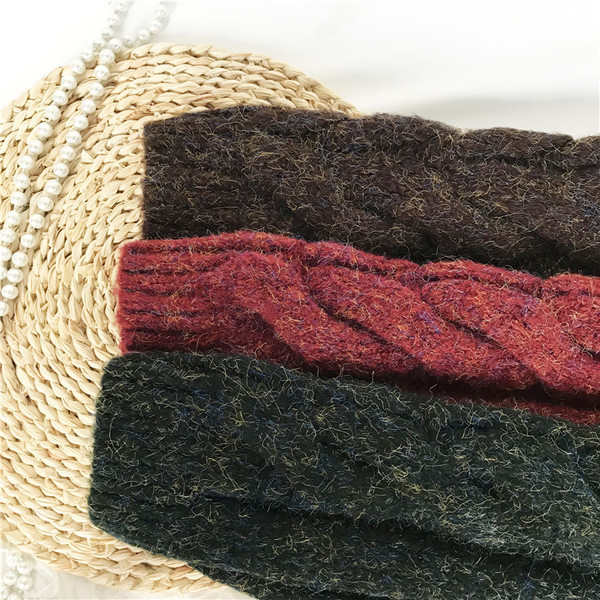 Laisvalaikio moteriškas megztinis aukšta apykakle – platus modelis