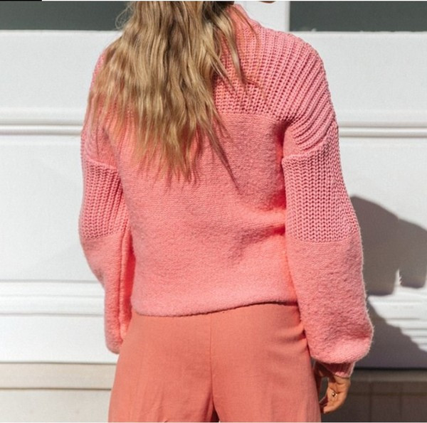 Moteriškas modernus megztinis pusiau aukšta apykakle